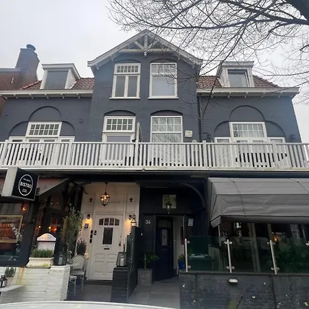 Seastreet Robert Apartment